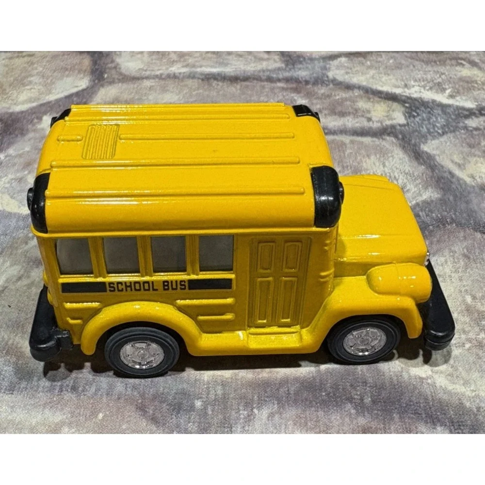 4” Pull Back Action School Bus 1:36 Scale. Near Mint. Operating Stop Sign 🛑